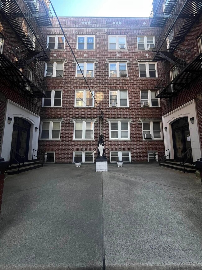 Building Photo - 3718 Park Ave