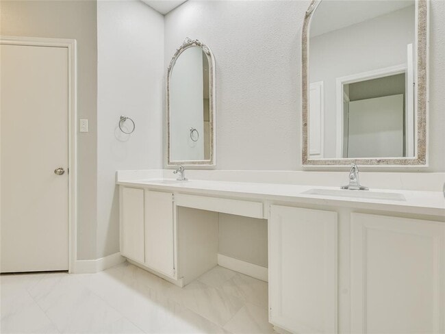 Building Photo - 8402 Cima Oak Ln