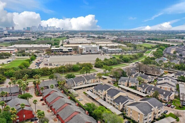 Building Photo - 2750 Holly Hall St