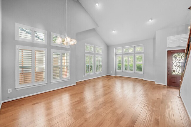 Building Photo - 30 Village Knoll Pl