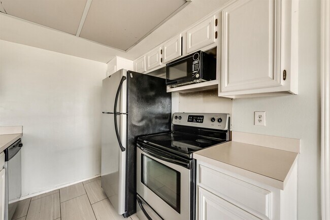 Building Photo - 2505 Wedglea Dr