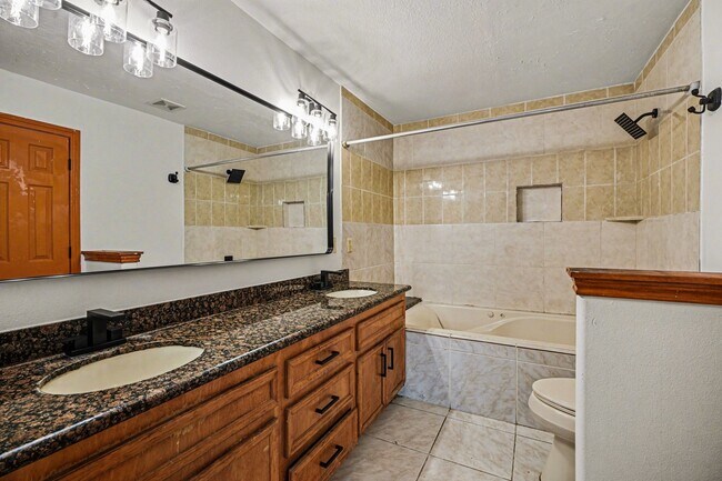 Building Photo - 507 Ave F