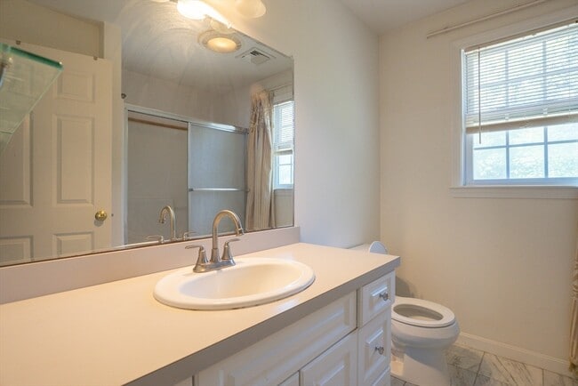 Building Photo - 30 Briarcliff Dr