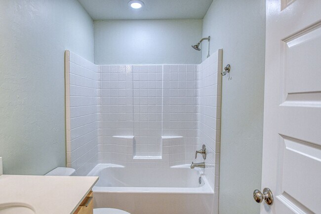 Building Photo - 2713 Clifton Ter