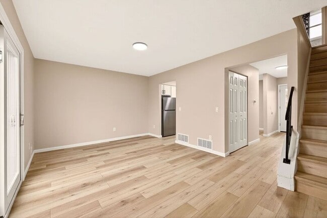 Building Photo - 14 Elm St