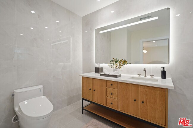 Building Photo - 665 McCadden Pl