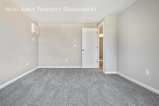 Building Photo - 5700 Glendale Dr