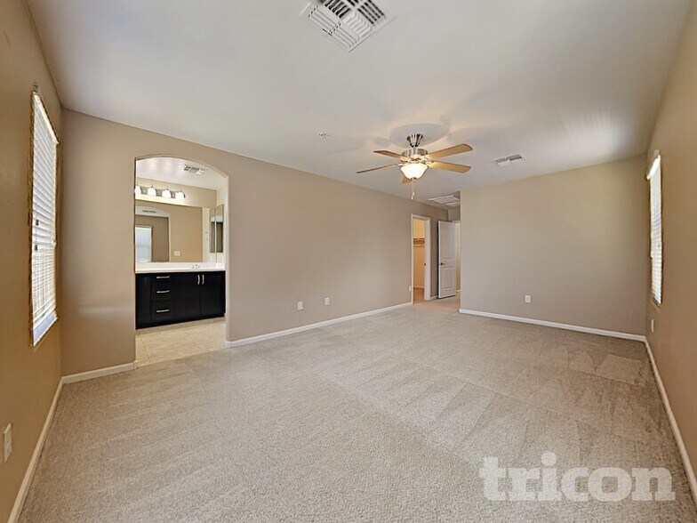 Building Photo - 12532 W Hummingbird Terrace