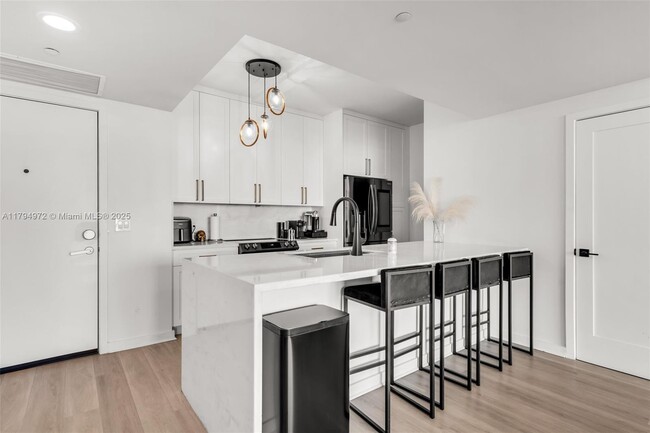 Building Photo - 951 Brickell Ave