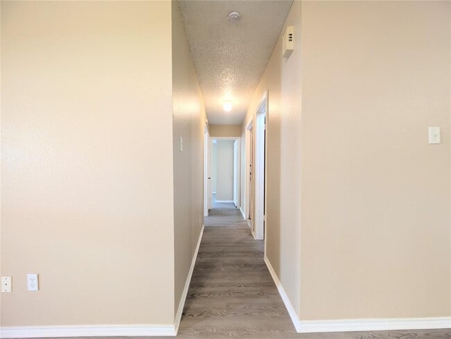 Building Photo - 2014 Redwing Way