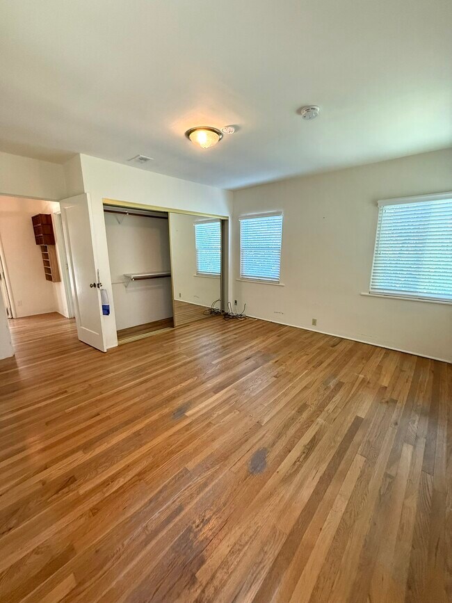 Building Photo - 810 Martin St