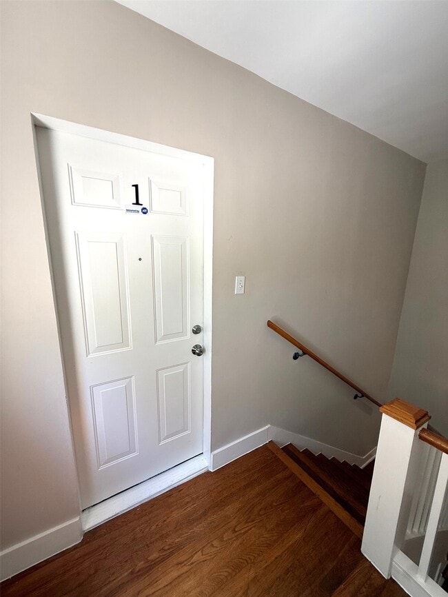 Building Photo - 1915 Binz St