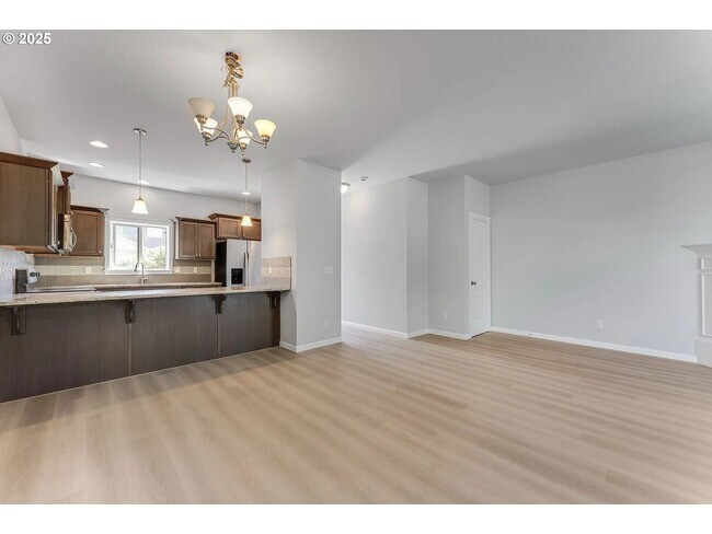 Building Photo - Modern Home 4 Beds 3 Baths in Beaverton!