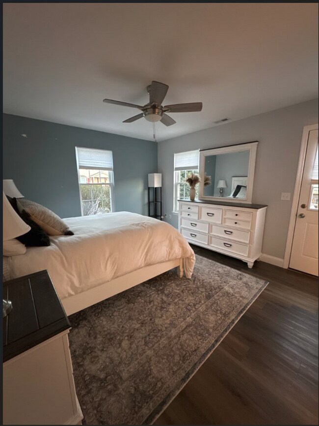 Building Photo - 3 Bedroom 3 Bathroom - Short Term Lease