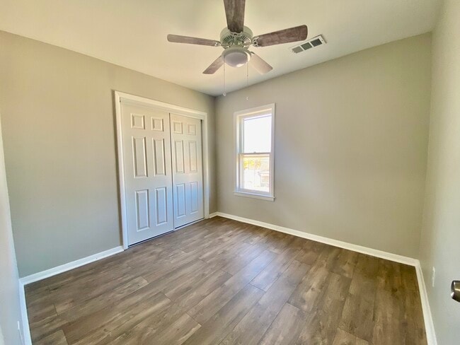 Building Photo - 5543 W Margaret St