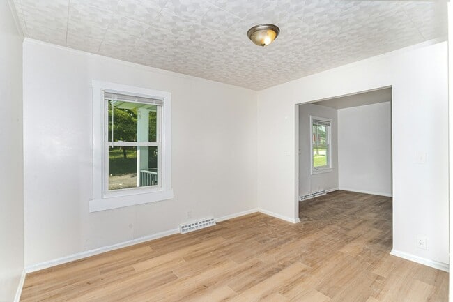 Building Photo - 3728 Standish Ave