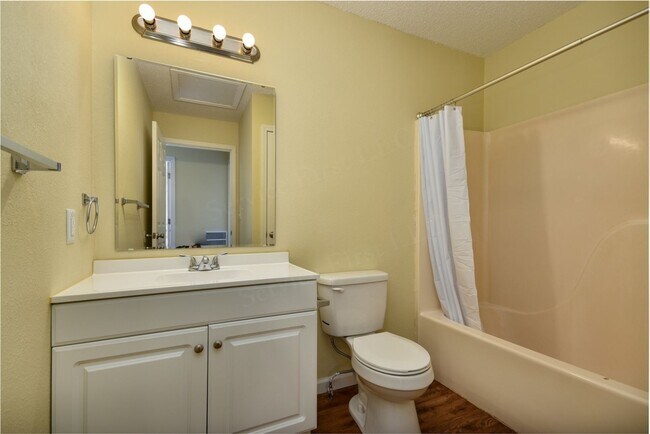 Building Photo - Table Rock Apartments