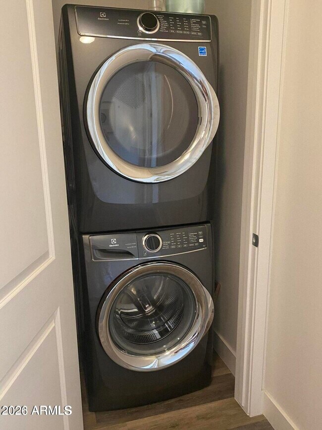 Building Photo - 7300 E Earll Dr