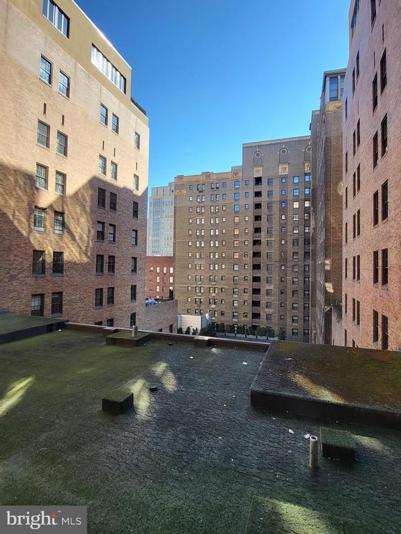 Building Photo - 219 S 18th St