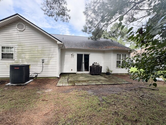 Building Photo - 110 Sycamore Dr
