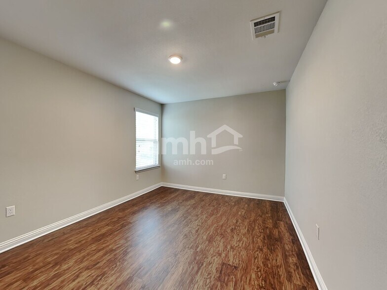 Building Photo - 6101 Gerard Dr