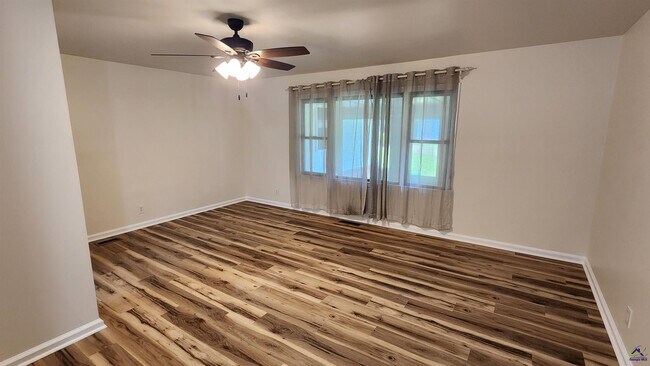 Building Photo - 203 Springdale Dr