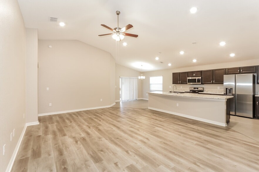 Building Photo - 2037 Harvest Landing Cir