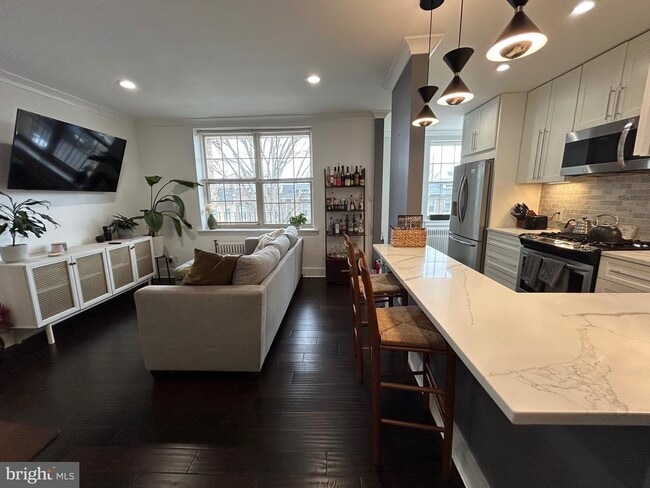 Building Photo - 939 Longfellow St NW