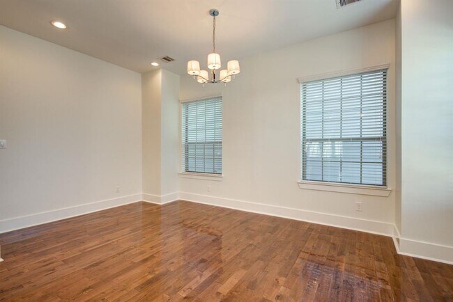 Building Photo - 1721 Thompson St