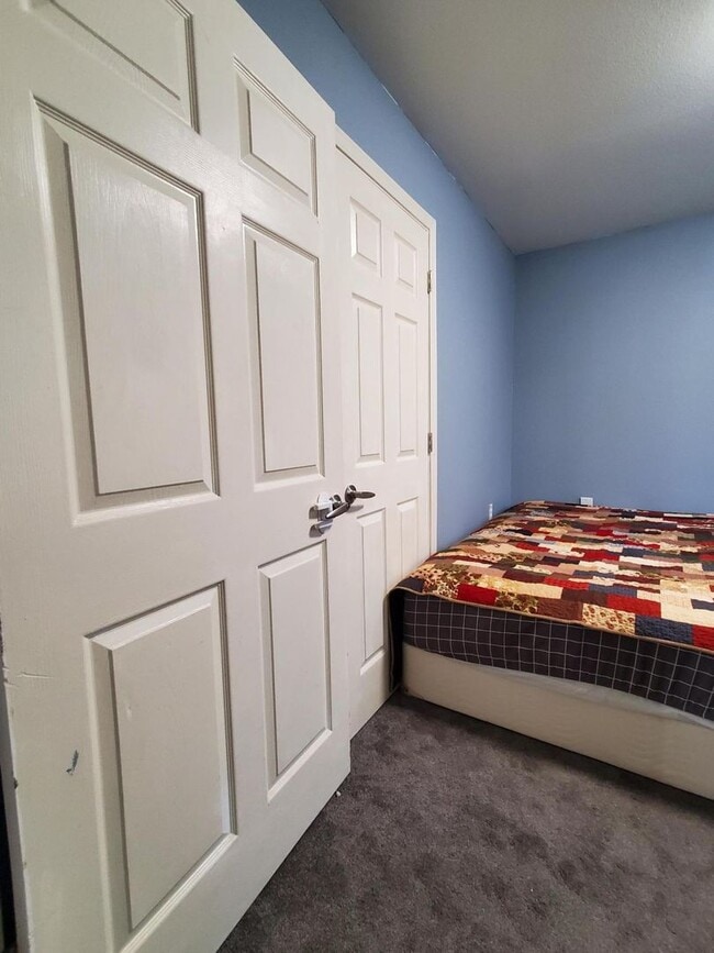 Building Photo - Cozy, 2 Bedroom Apartment for Rent in the Birchwood Neighborhood!