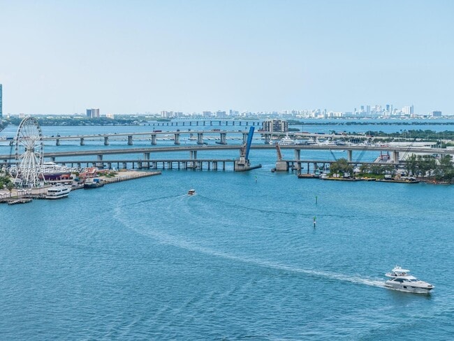 Building Photo - 888 Brickell Key Dr