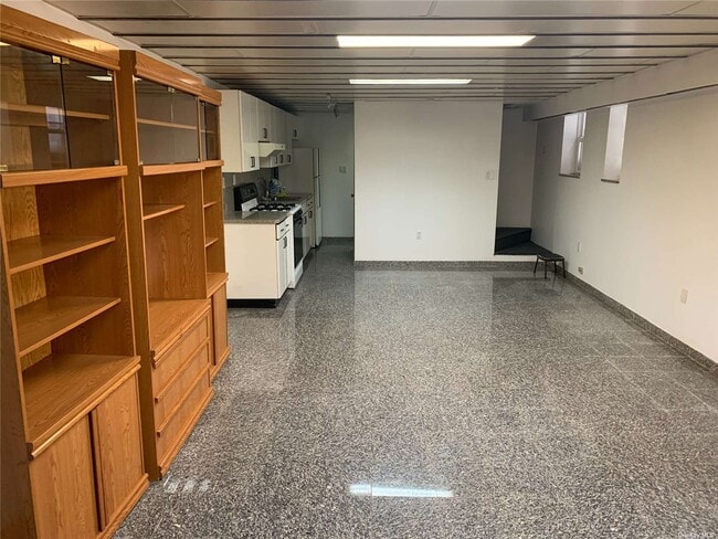 Building Photo - 75-13 67th Rd