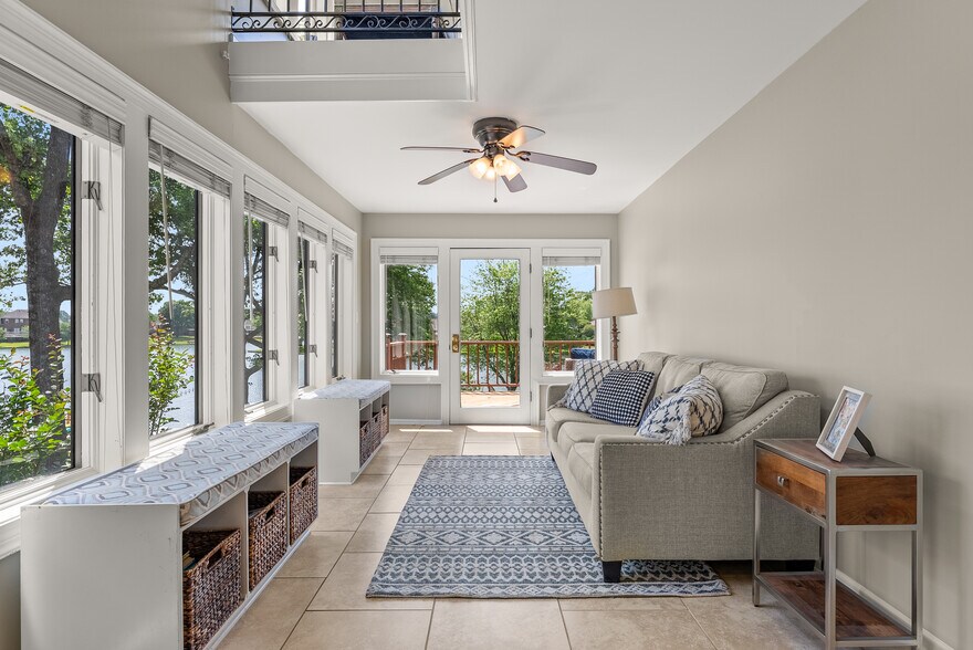 Building Photo - 9711 Pine Point Dr