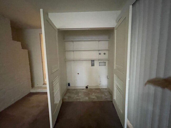 Building Photo - Charming Pet Friendly, 3-Bedroom 1-Bath, p...