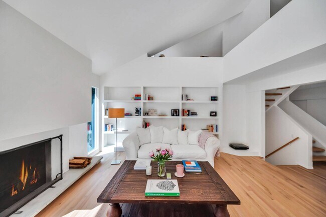 Building Photo - 3 Lynda Ln