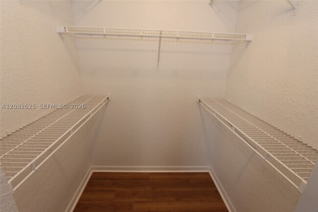 Building Photo - 2881 N Oakland Forest Dr
