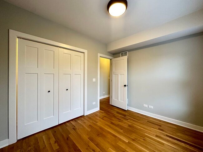 Building Photo - 2206 W Eastwood Ave