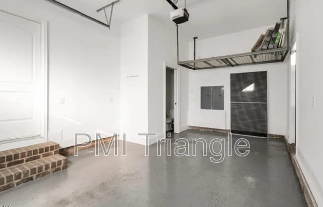 Building Photo - 3705 Westbury Lake Dr