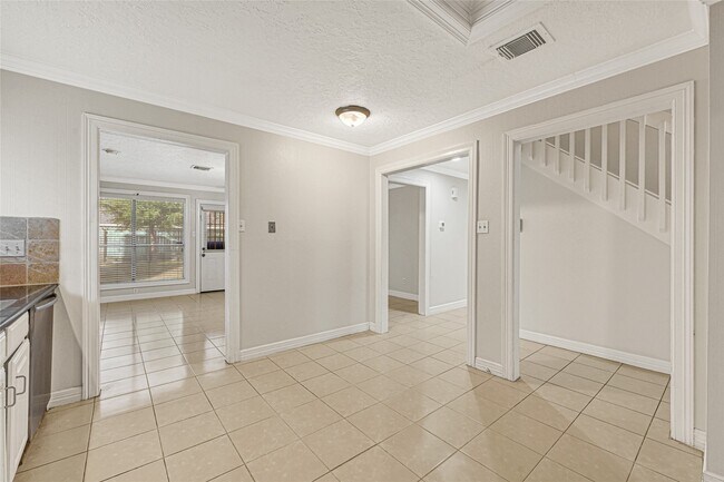 Building Photo - 5538 Fairview Forest Dr