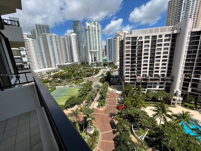 Building Photo - 520 Brickell Key Dr