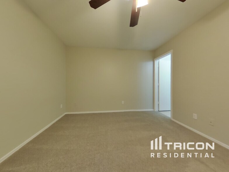 Building Photo - 20 N 220th Ln
