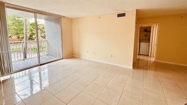 Building Photo - 631 SW 111th Ln