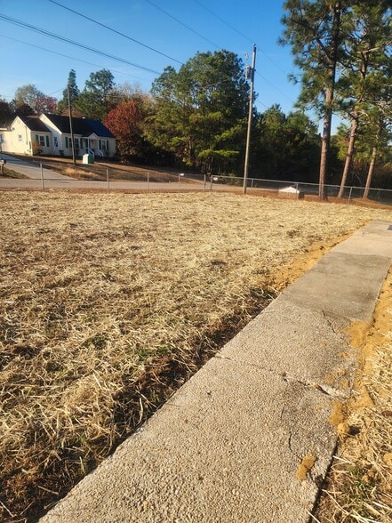 Front yard - 3231 Dorian Rd