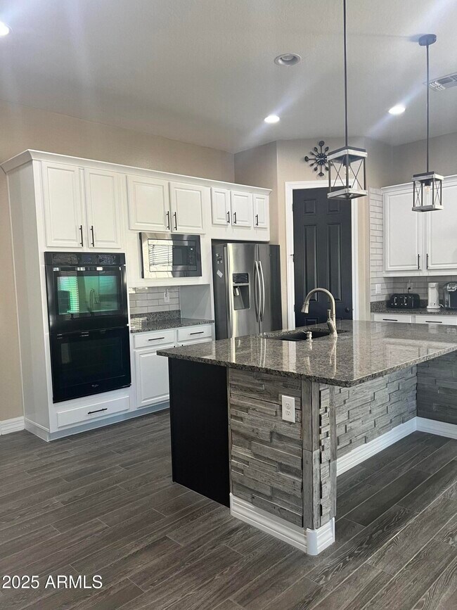 Building Photo - 5361 S Crosscreek Dr