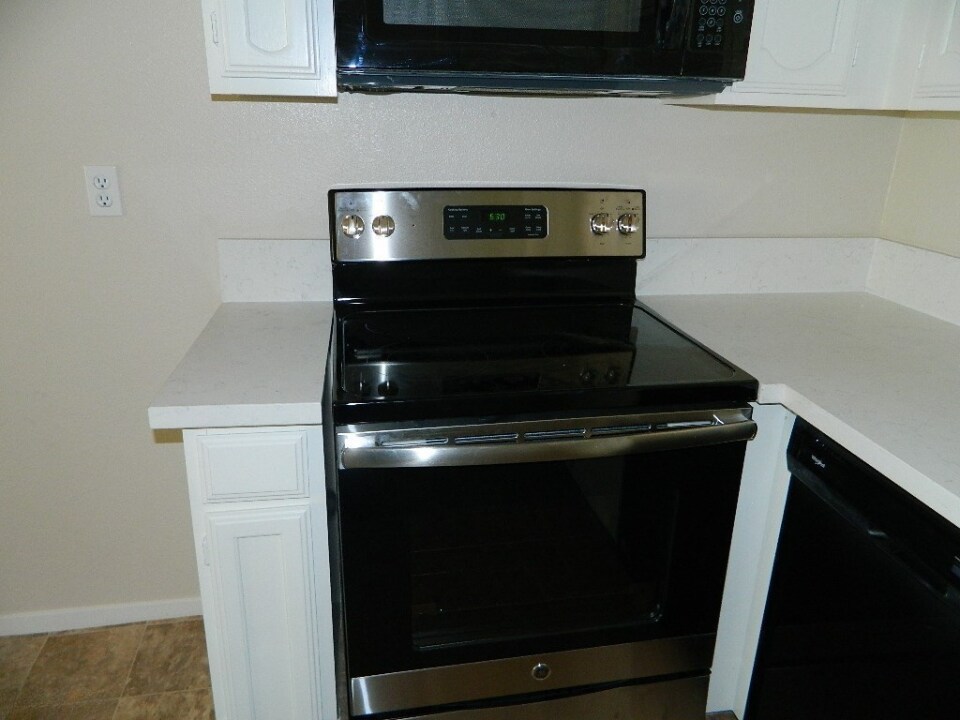 Building Photo - 4340 Sanderling Cir