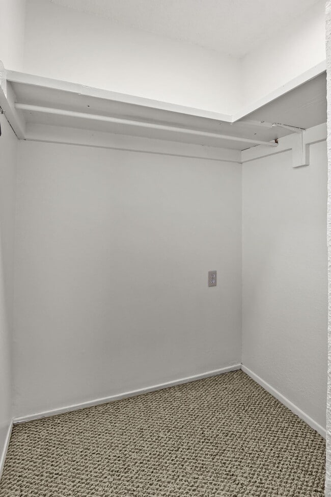 Building Photo - 5440 Viceroy Dr