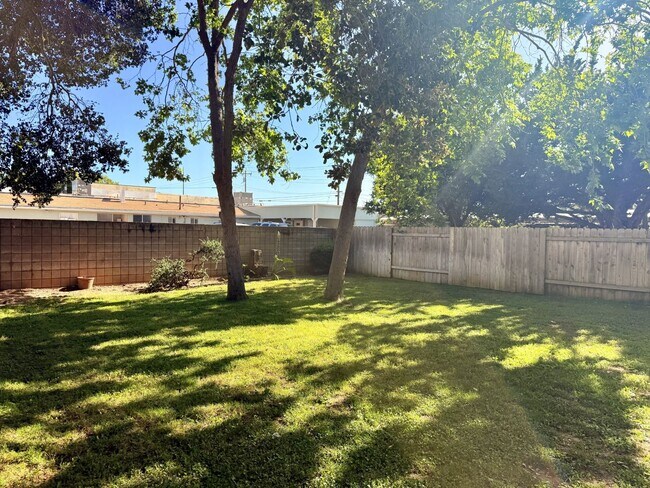 Building Photo - 3618 Manzana St