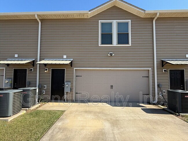 Building Photo - 4423 Village Oak Ln