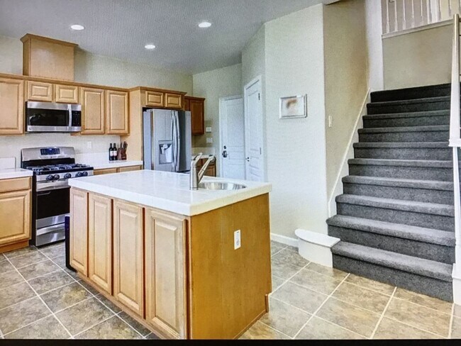 Building Photo - Two story Yuba City Home