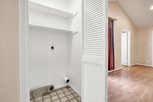 Building Photo - 7447 Cambridge St